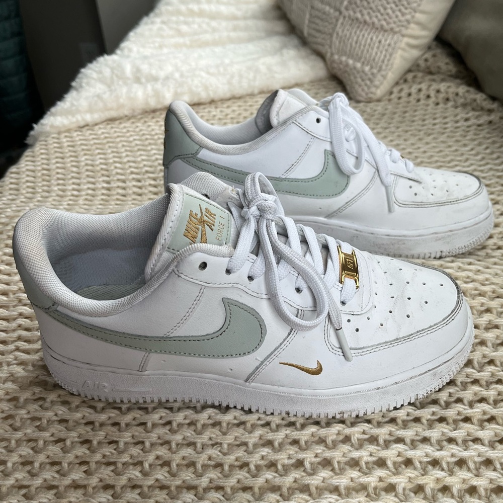 nike air force one women’s green & gold